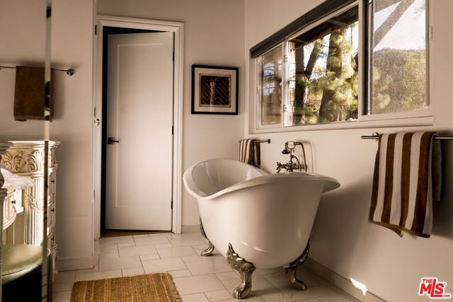 24647 Mulholland Highway, Calabasas, CA 91302