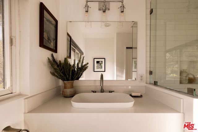 24647 Mulholland Highway, Calabasas, CA 91302