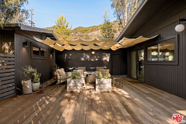 24647 Mulholland Highway, Calabasas, CA 91302