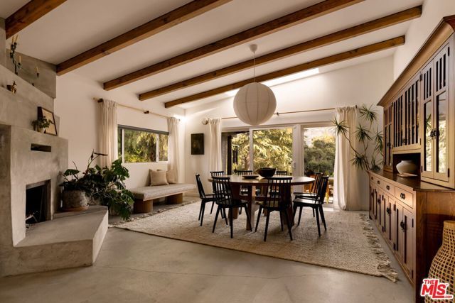24647 Mulholland Highway, Calabasas, CA 91302