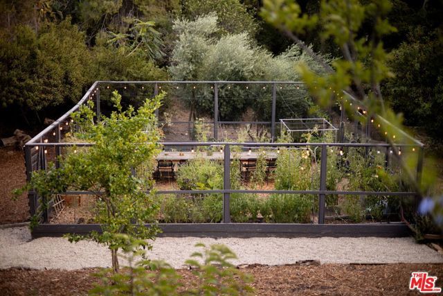 24647 Mulholland Highway, Calabasas, CA 91302