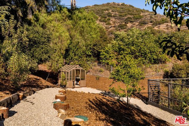 24647 Mulholland Highway, Calabasas, CA 91302