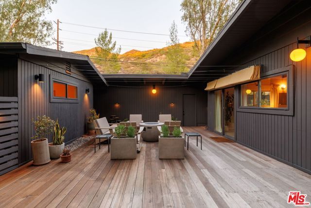 24647 Mulholland Highway, Calabasas, CA 91302