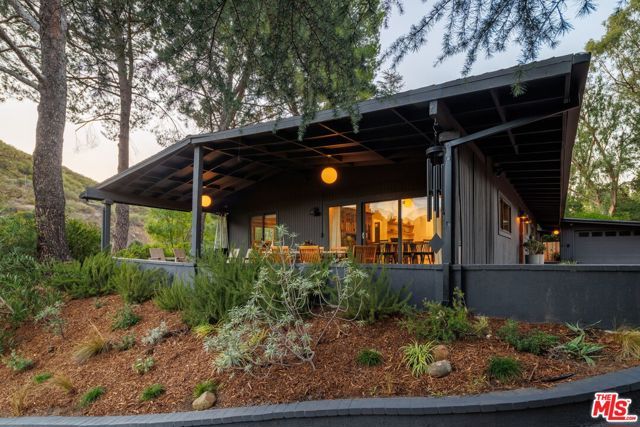 24647 Mulholland Highway, Calabasas, CA 91302