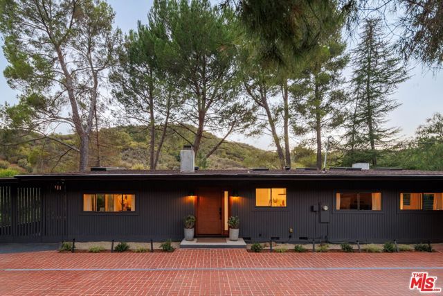 24647 Mulholland Highway, Calabasas, CA 91302
