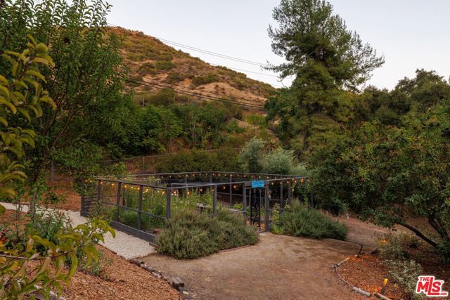 24647 Mulholland Highway, Calabasas, CA 91302