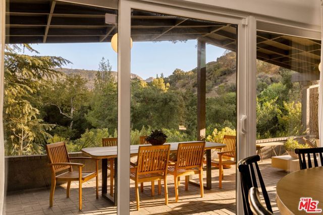 24647 Mulholland Highway, Calabasas, CA 91302