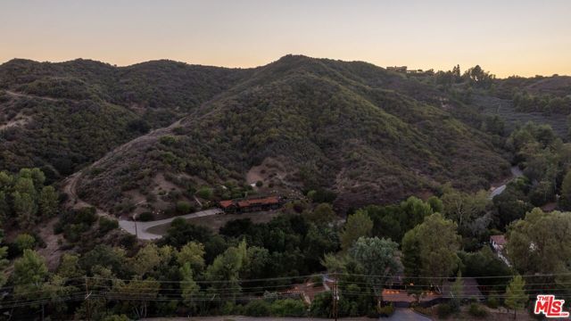 24647 Mulholland Highway, Calabasas, CA 91302