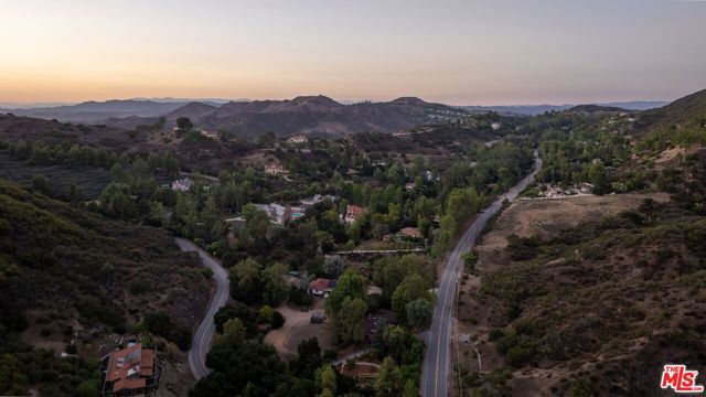 24647 Mulholland Highway, Calabasas, CA 91302