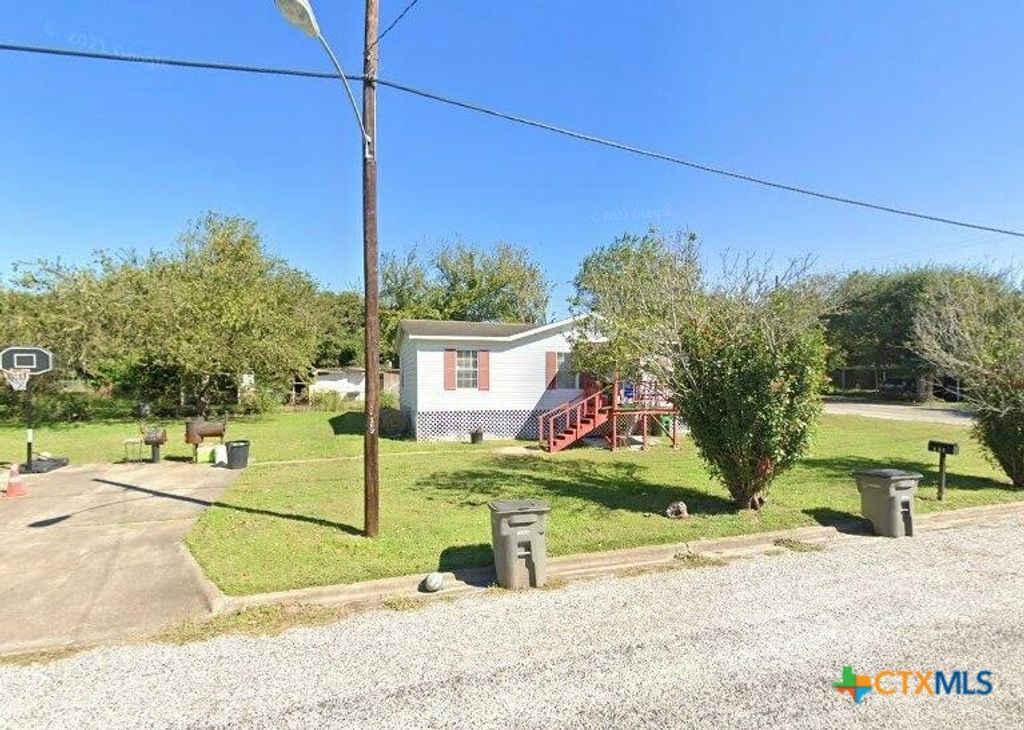 Image 1 of property listing at 608 E 2nd Street, Victoria, TX 77901