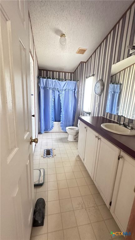 Image 6 of property listing at 608 E 2nd Street, Victoria, TX 77901