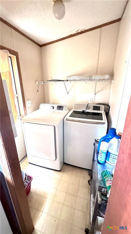 Image 9 of property listing at 608 E 2nd Street, Victoria, TX 77901