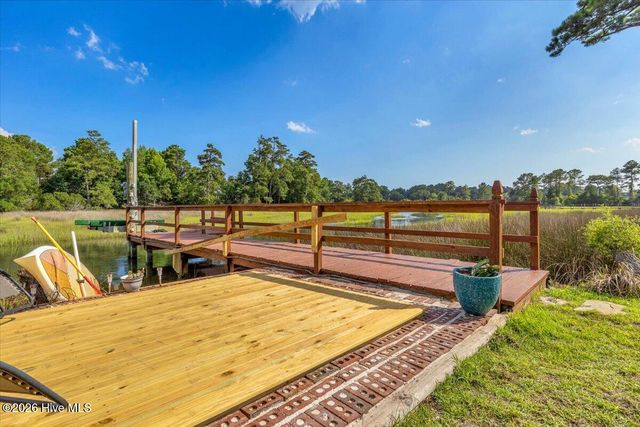 609 Sawgrass Road, Hampstead, NC 28443
