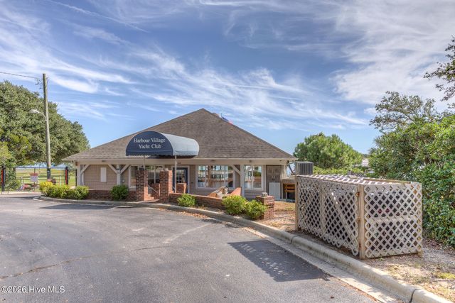 609 Sawgrass Road, Hampstead, NC 28443