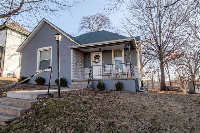 1018 N 10th Street, Atchison, KS 66002