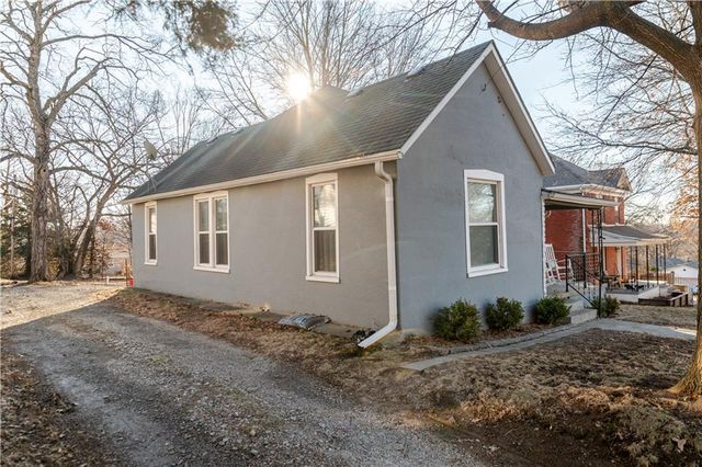 1018 N 10th Street, Atchison, KS 66002