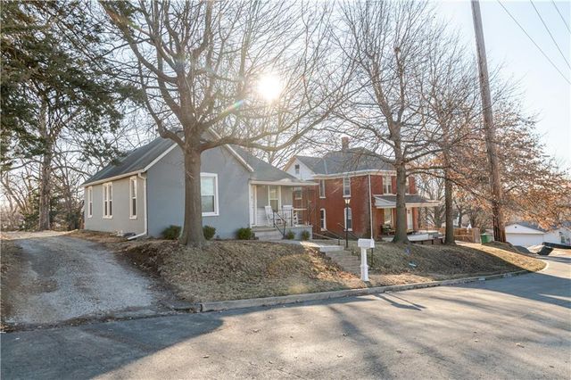 1018 N 10th Street, Atchison, KS 66002