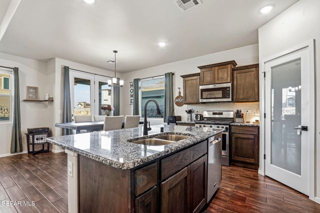 756 Calle Escondida, Sunland Park, NM 88063