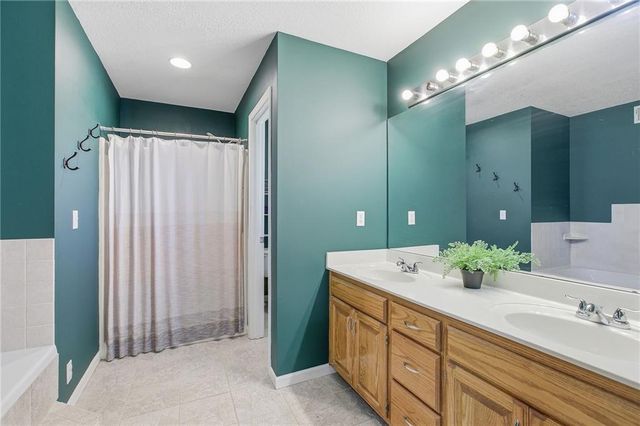 19432 E 11th Terrace N, Independence, MO 64056