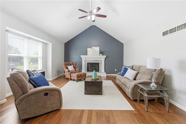 19432 E 11th Terrace N, Independence, MO 64056