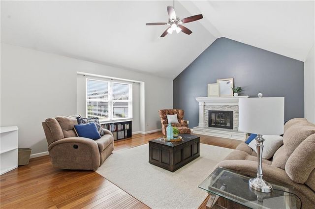 19432 E 11th Terrace N, Independence, MO 64056
