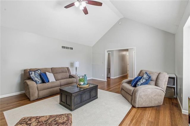 19432 E 11th Terrace N, Independence, MO 64056