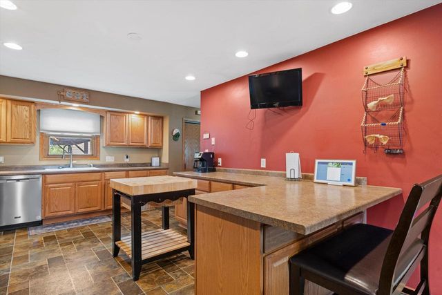 7913 48th AVENUE, Kenosha, WI 53142