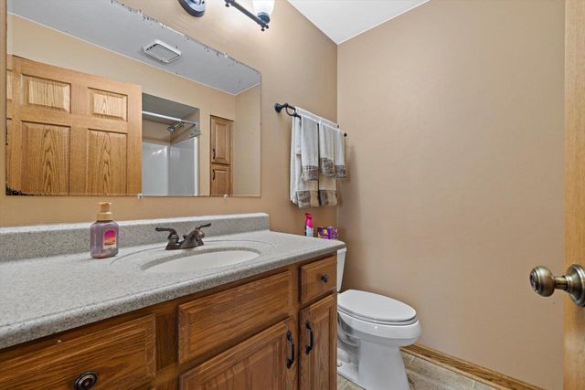 7913 48th AVENUE, Kenosha, WI 53142