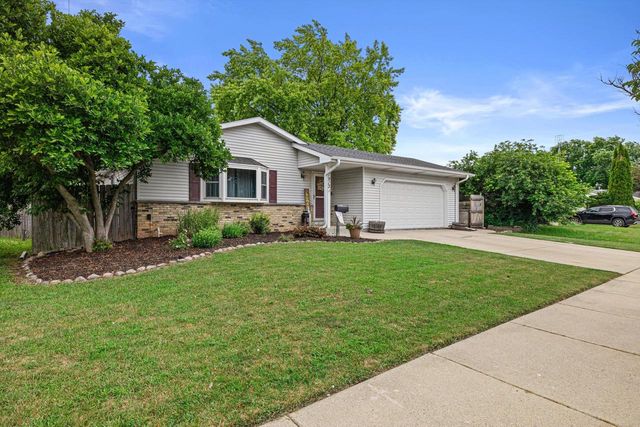 7913 48th AVENUE, Kenosha, WI 53142