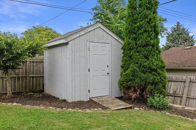 7913 48th AVENUE, Kenosha, WI 53142
