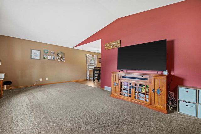 7913 48th AVENUE, Kenosha, WI 53142