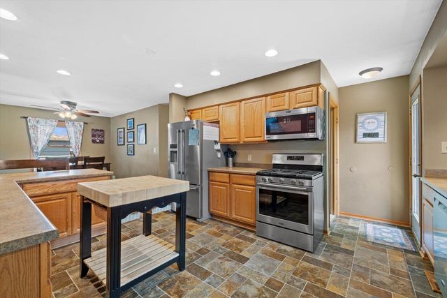 7913 48th AVENUE, Kenosha, WI 53142