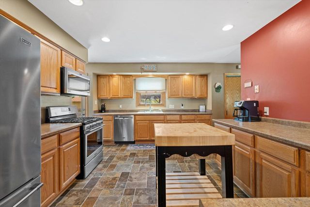 7913 48th AVENUE, Kenosha, WI 53142