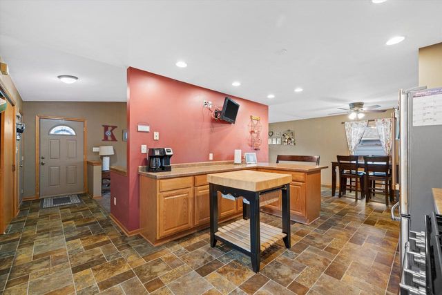 7913 48th AVENUE, Kenosha, WI 53142