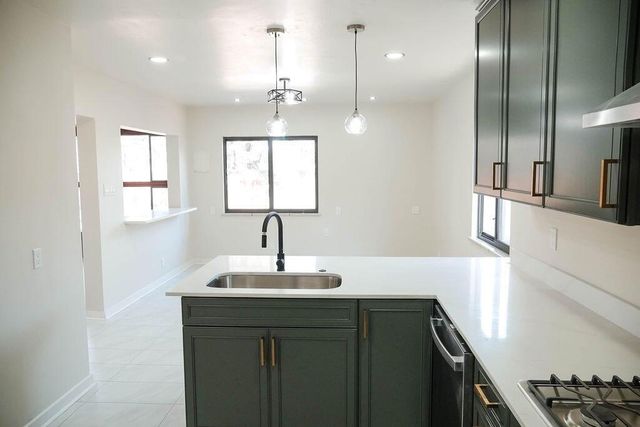 3017 Frontier Avenue NE, Albuquerque, NM 87106