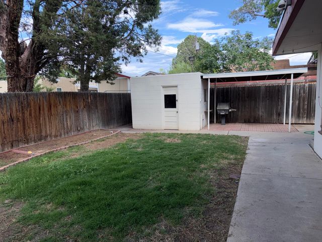 3017 Frontier Avenue NE, Albuquerque, NM 87106