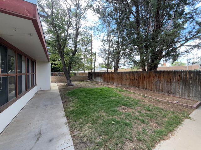 3017 Frontier Avenue NE, Albuquerque, NM 87106