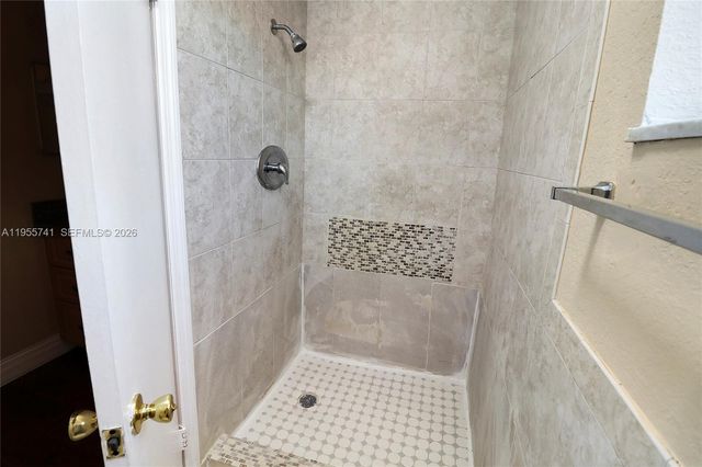 5975 NW 25th Court 213, Sunrise, FL 33313