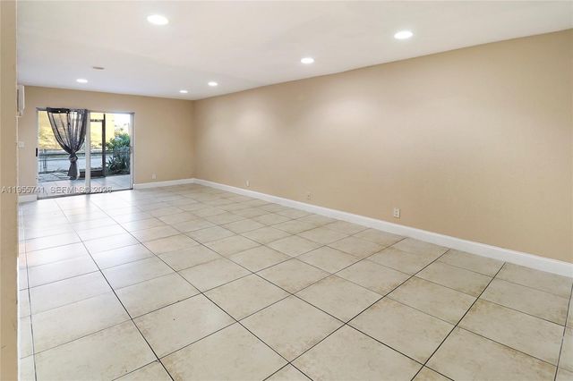 5975 NW 25th Court 213, Sunrise, FL 33313