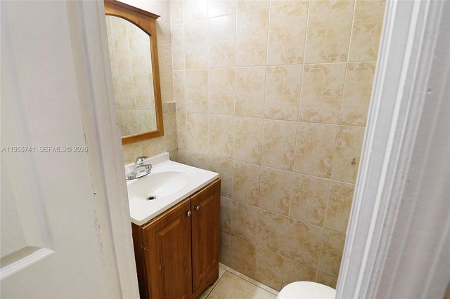 5975 NW 25th Court 213, Sunrise, FL 33313