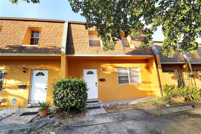 5975 NW 25th Court 213, Sunrise, FL 33313