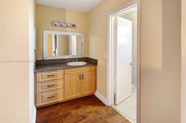 5975 NW 25th Court 213, Sunrise, FL 33313
