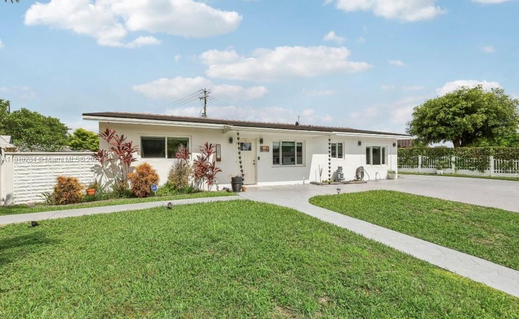 5530 SW 96th Ave, Miami, FL 33165