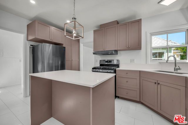 1091 Palm Terrace, Pasadena, CA 91104