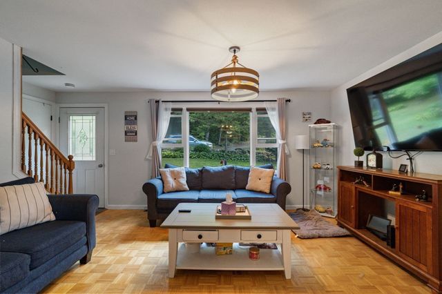 48 Orchard St, Belchertown, MA 01007