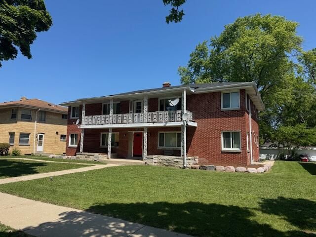 8636 W Congress STREET, Milwaukee, WI 53225