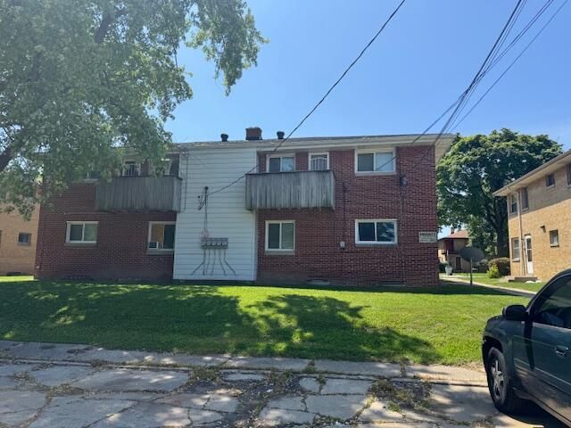 8636 W Congress STREET, Milwaukee, WI 53225