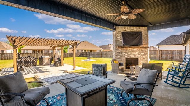77 Corniche Cove, Maumelle, AR 72113