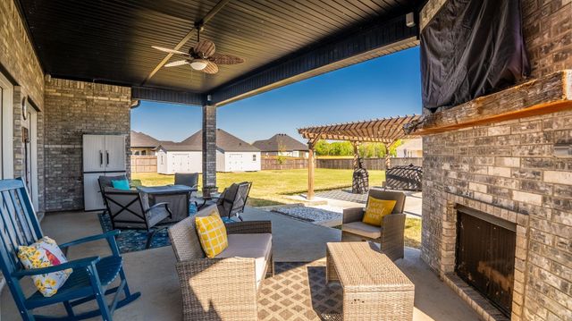 77 Corniche Cove, Maumelle, AR 72113