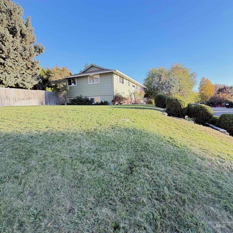 3762 S Summerset Way, Boise, ID 83709 photo 2